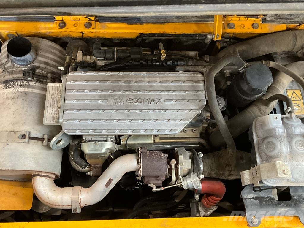 JCB JS 131 LC Paletli ekskavatörler