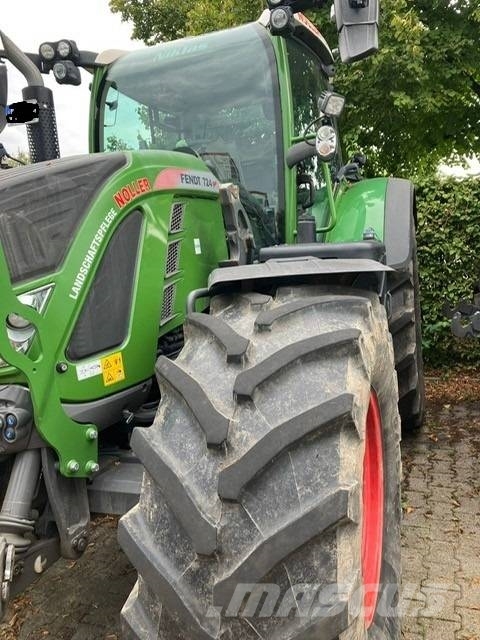 Fendt 724 Vario S4 Трактори