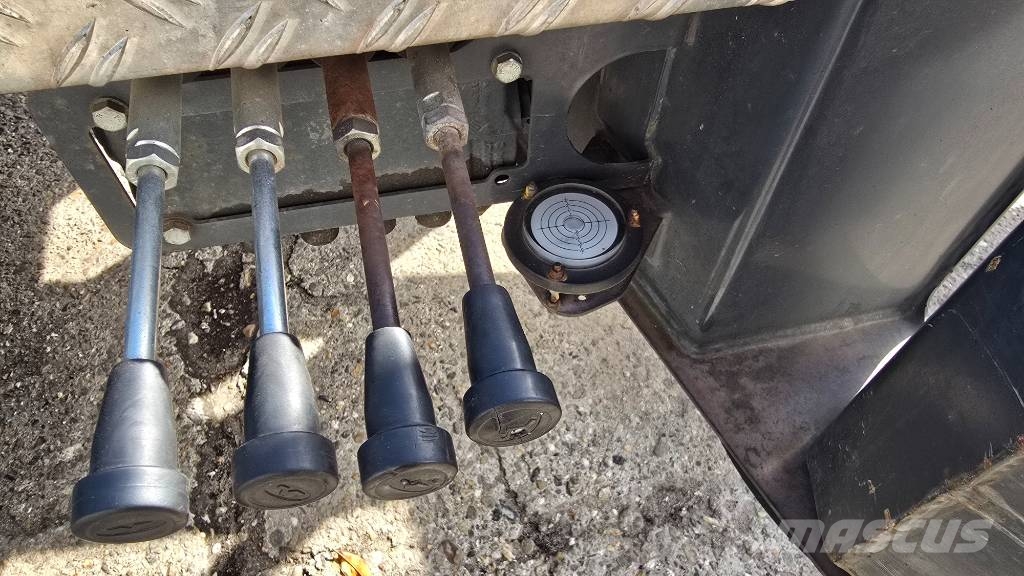 Böcker AHK 31/1500 + werkbak Terepdaruk