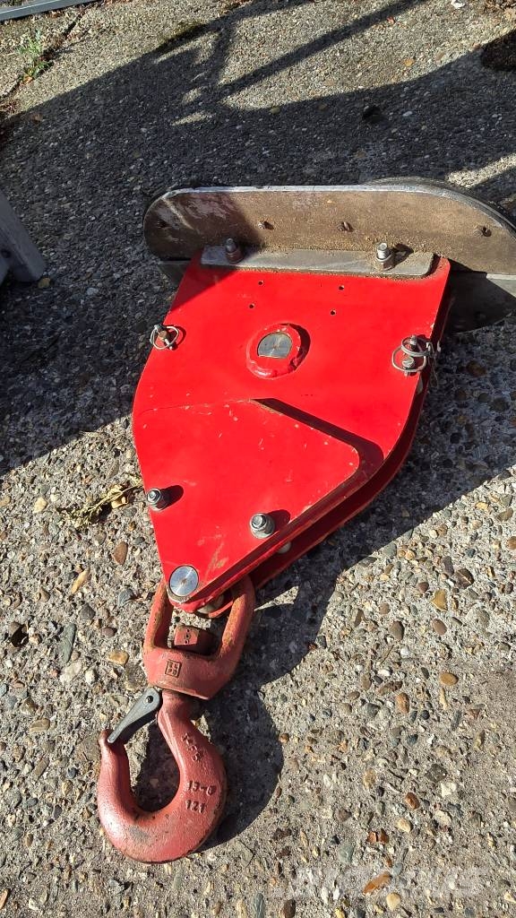 Böcker AHK 31/1500 + werkbak Terepdaruk