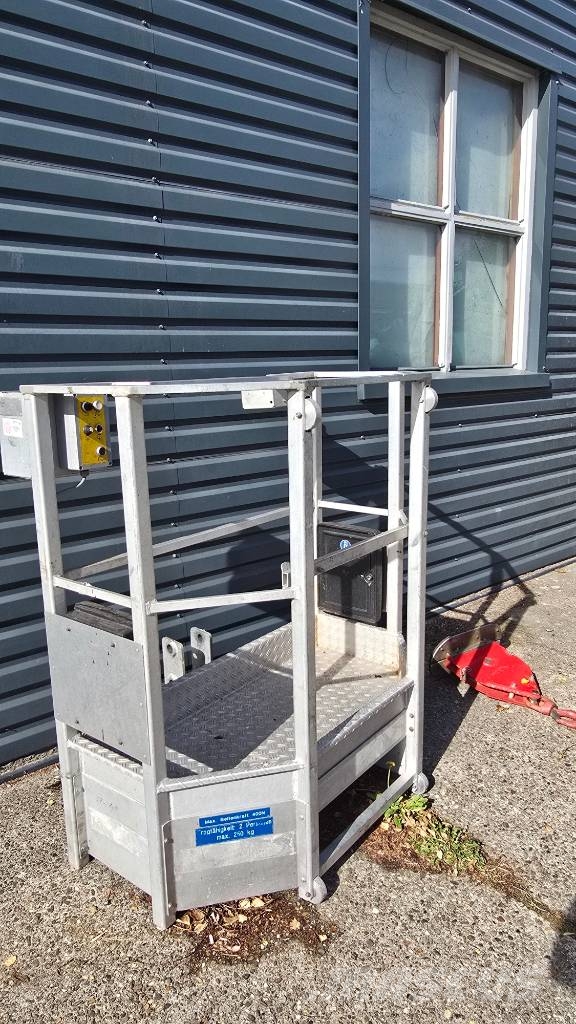 Böcker AHK 31/1500 + werkbak Terepdaruk
