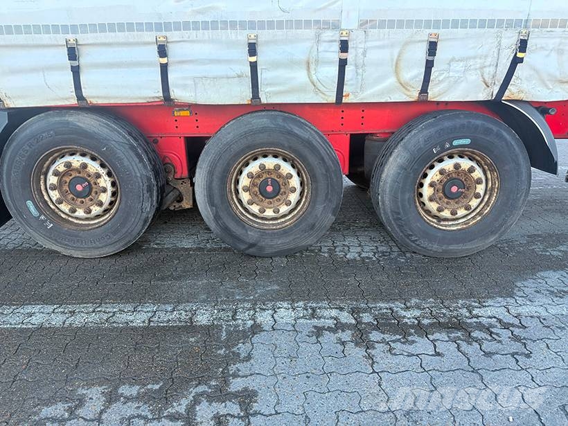 Kel-Berg 3 axle Curtainsider / Planenauflieger Curtainsider semi-trailers