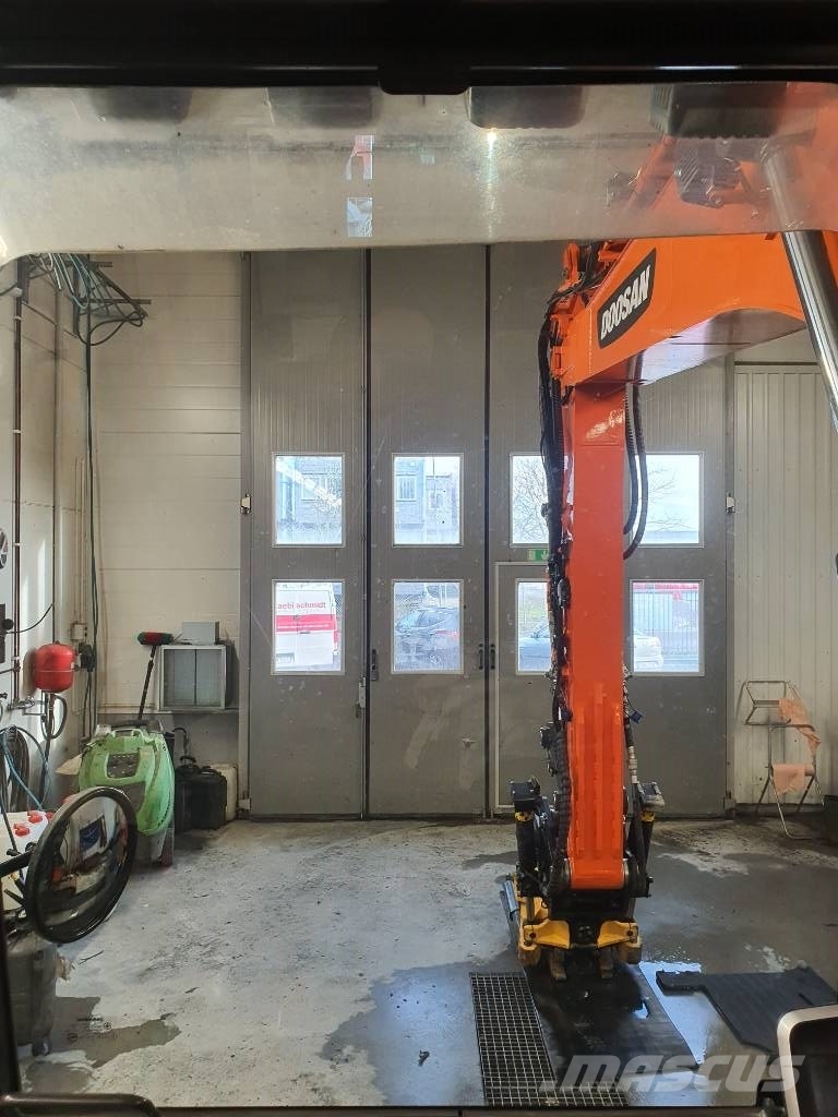 Doosan DX 140 LCR-5 , Begagnad SÄLJES Gravemaskiner på larvebånd