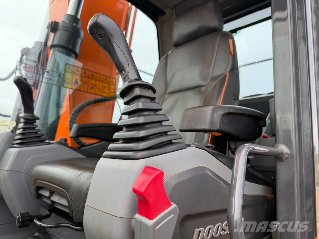 Doosan DX 140 LC Crawler excavators