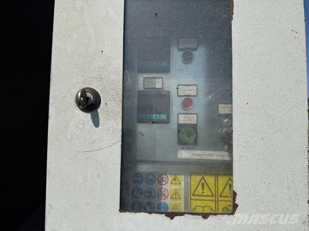 Scania P 93.220 Bitumen-Tank mit Asfaltstreuer Camiones cisternas