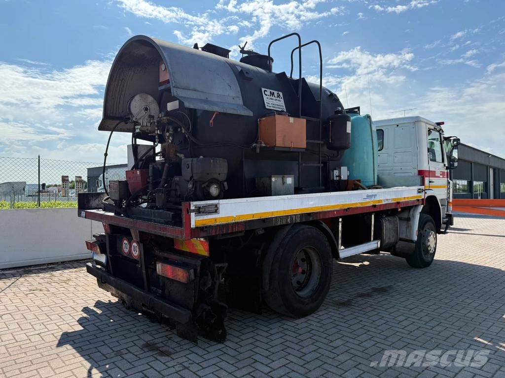 Scania P 93.220 Bitumen-Tank mit Asfaltstreuer Camiones cisternas