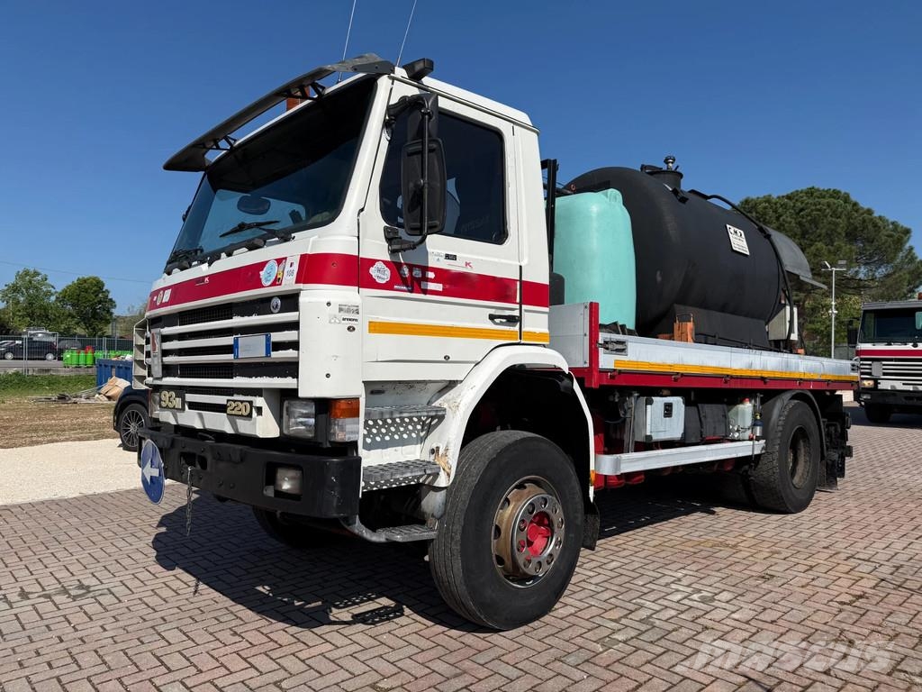 Scania P 93.220 Bitumen-Tank mit Asfaltstreuer Camiones cisternas