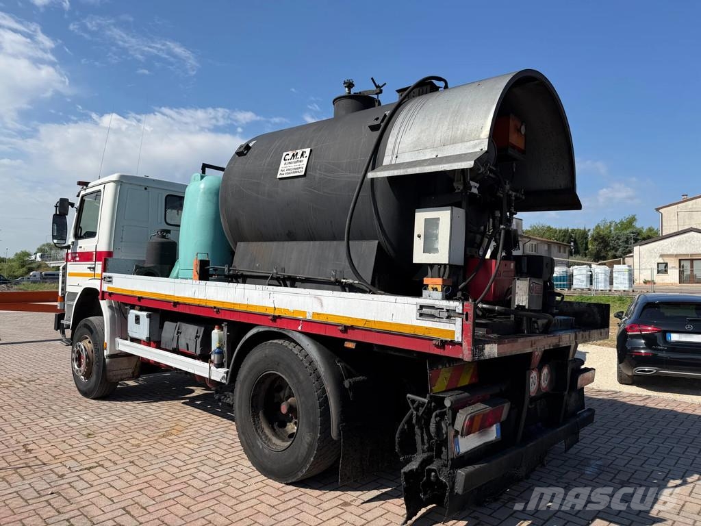 Scania P 93.220 Bitumen-Tank mit Asfaltstreuer Camiones cisternas