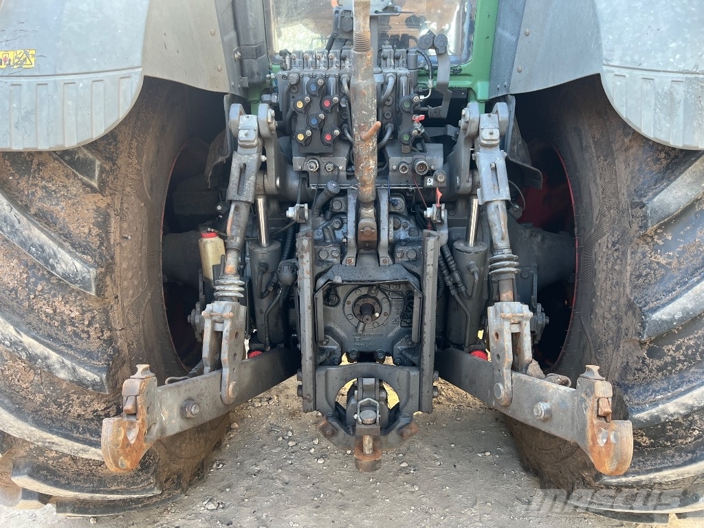 Fendt 828 Vario SCR Profi Plus Tracteur