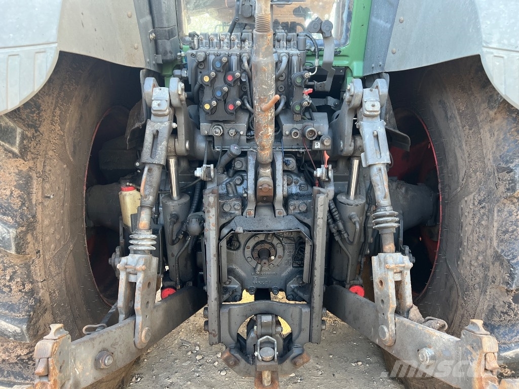 Fendt 828 Vario SCR Profi Plus Tracteur