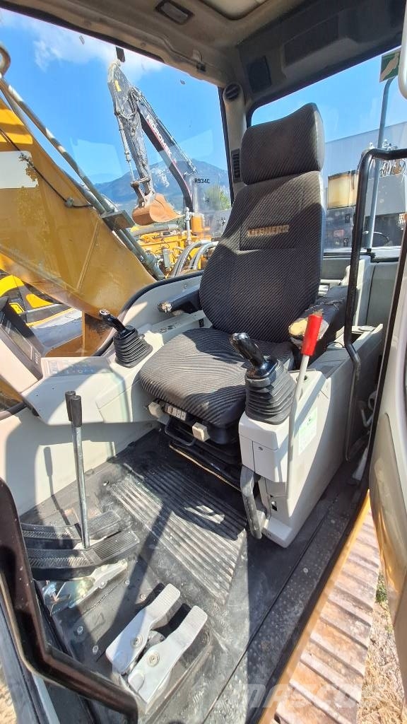 Liebherr R934C HDC Crawler excavators