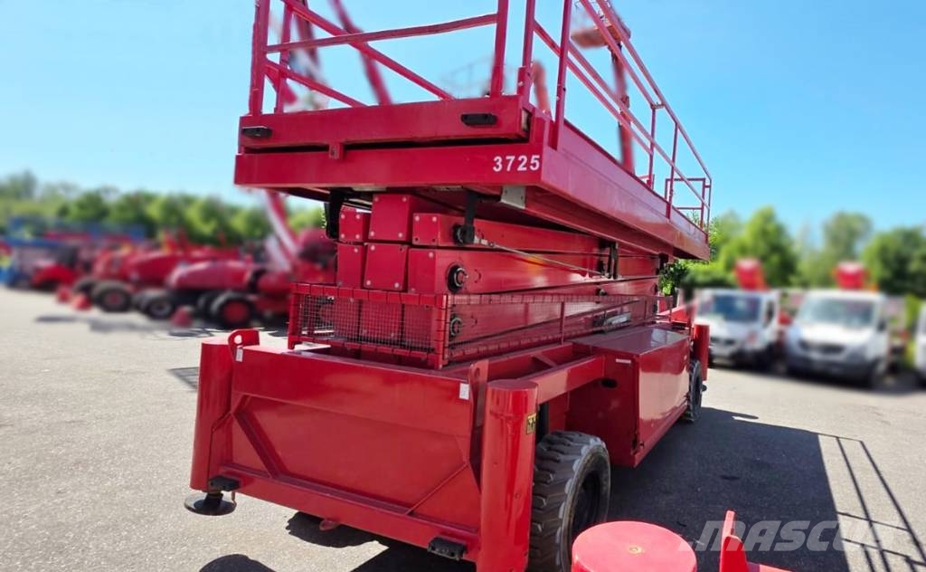 Holland Lift Combistar M-250HYL25 4WD/P/N Škaraste platforme