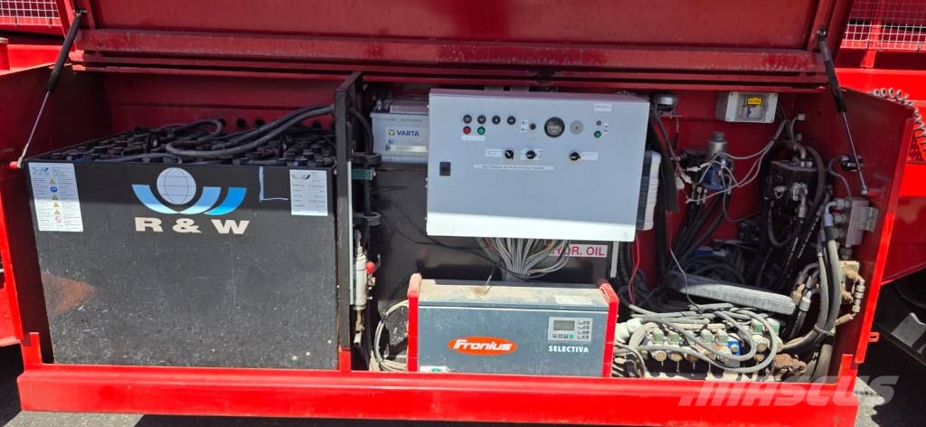 Holland Lift Combistar M-250HYL25 4WD/P/N Škaraste platforme
