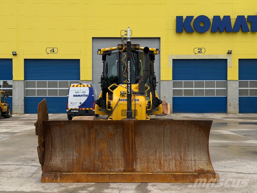 Komatsu D51PX-24 بلدوزرات مجنزرة