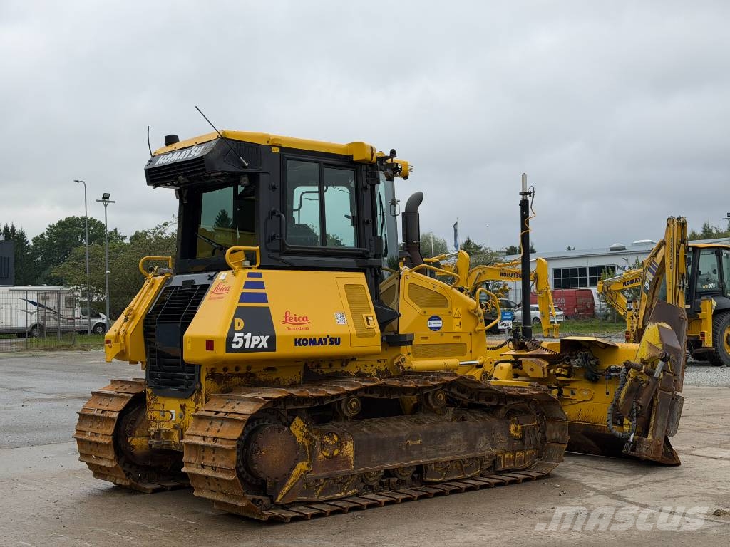 Komatsu D51PX-24 بلدوزرات مجنزرة