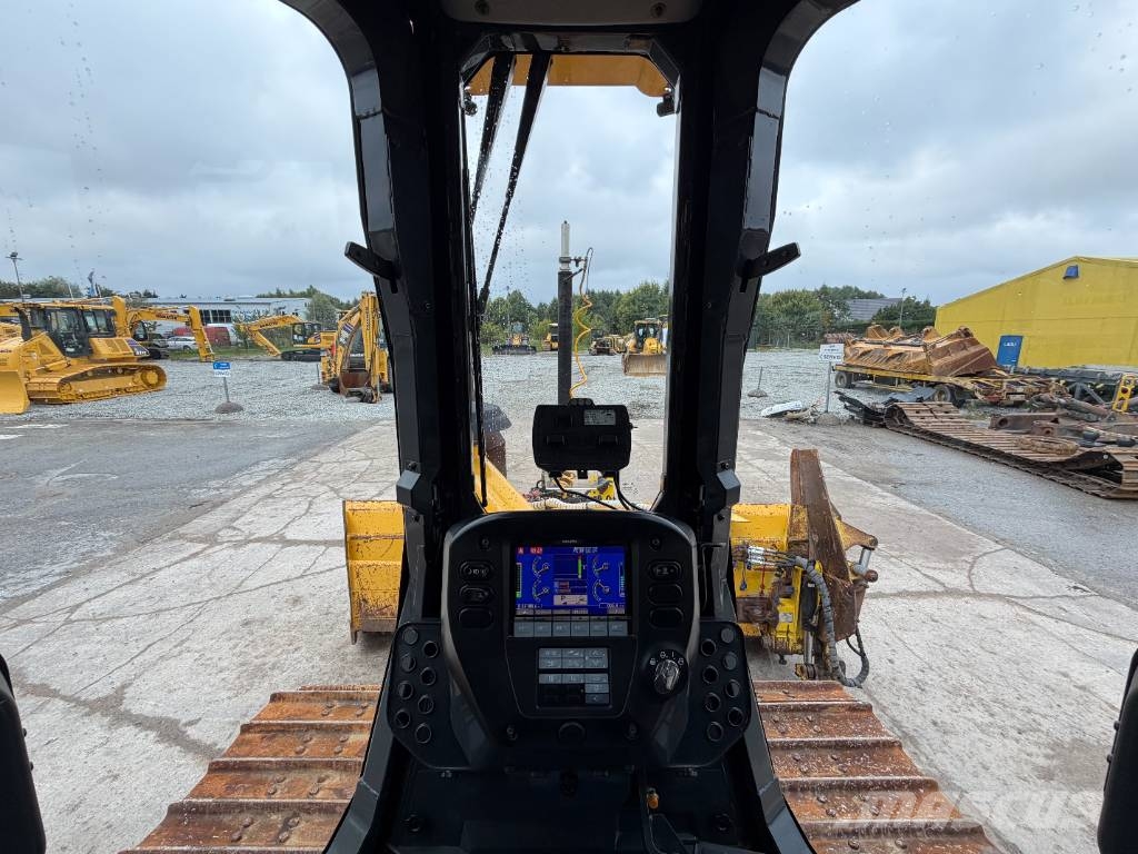 Komatsu D51PX-24 بلدوزرات مجنزرة