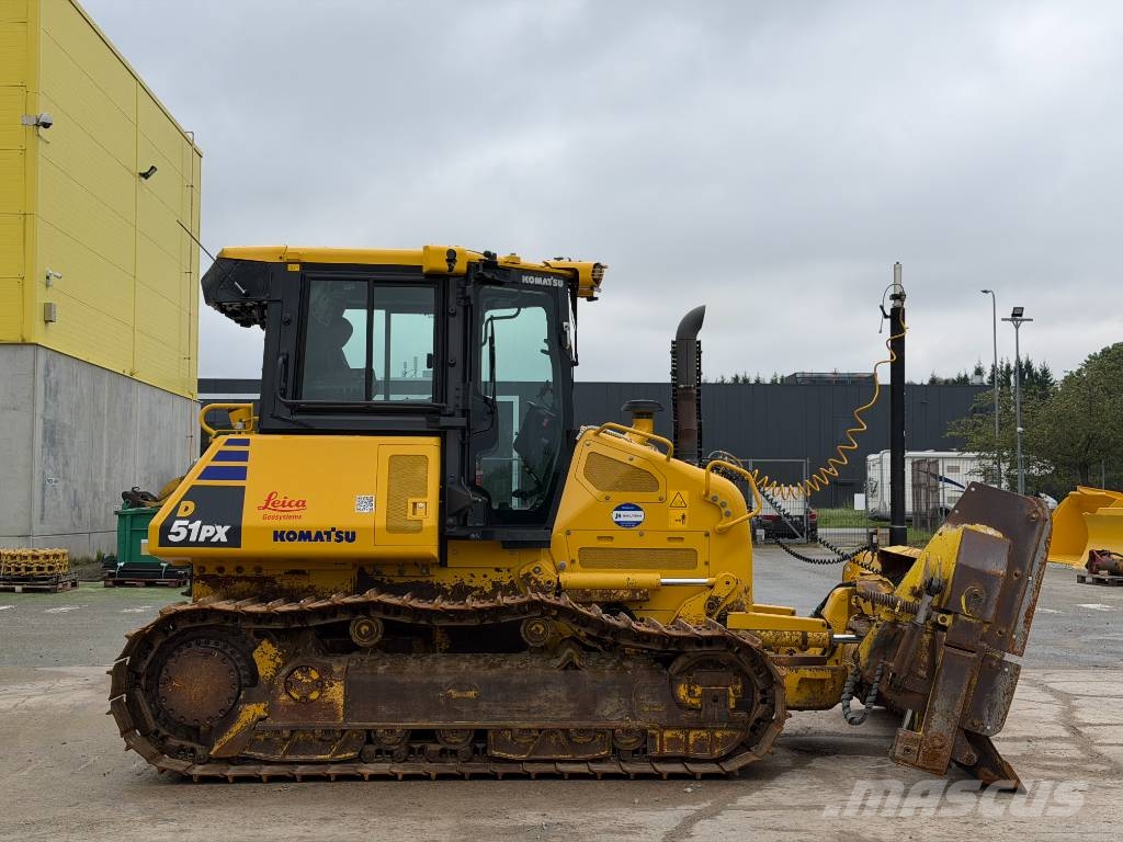 Komatsu D51PX-24 بلدوزرات مجنزرة