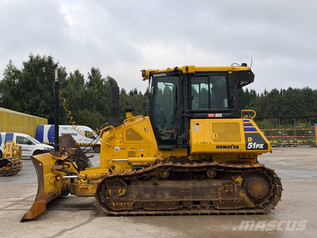 Komatsu D51PX-24 بلدوزرات مجنزرة
