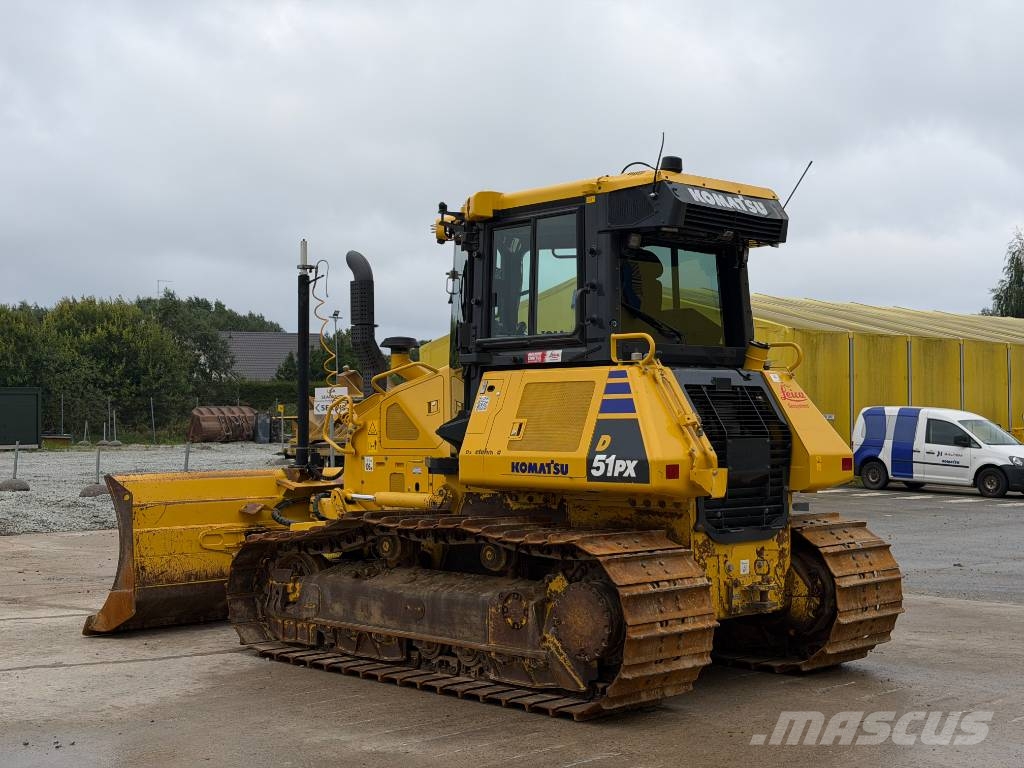 Komatsu D51PX-24 بلدوزرات مجنزرة