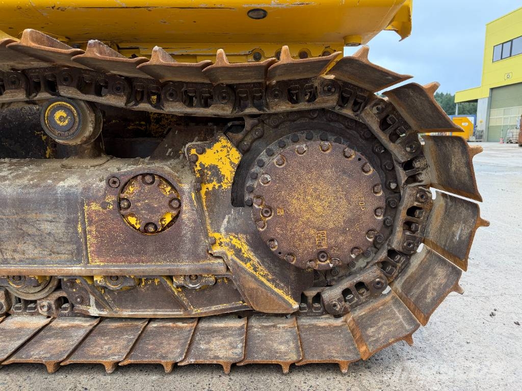 Komatsu D51PX-24 بلدوزرات مجنزرة