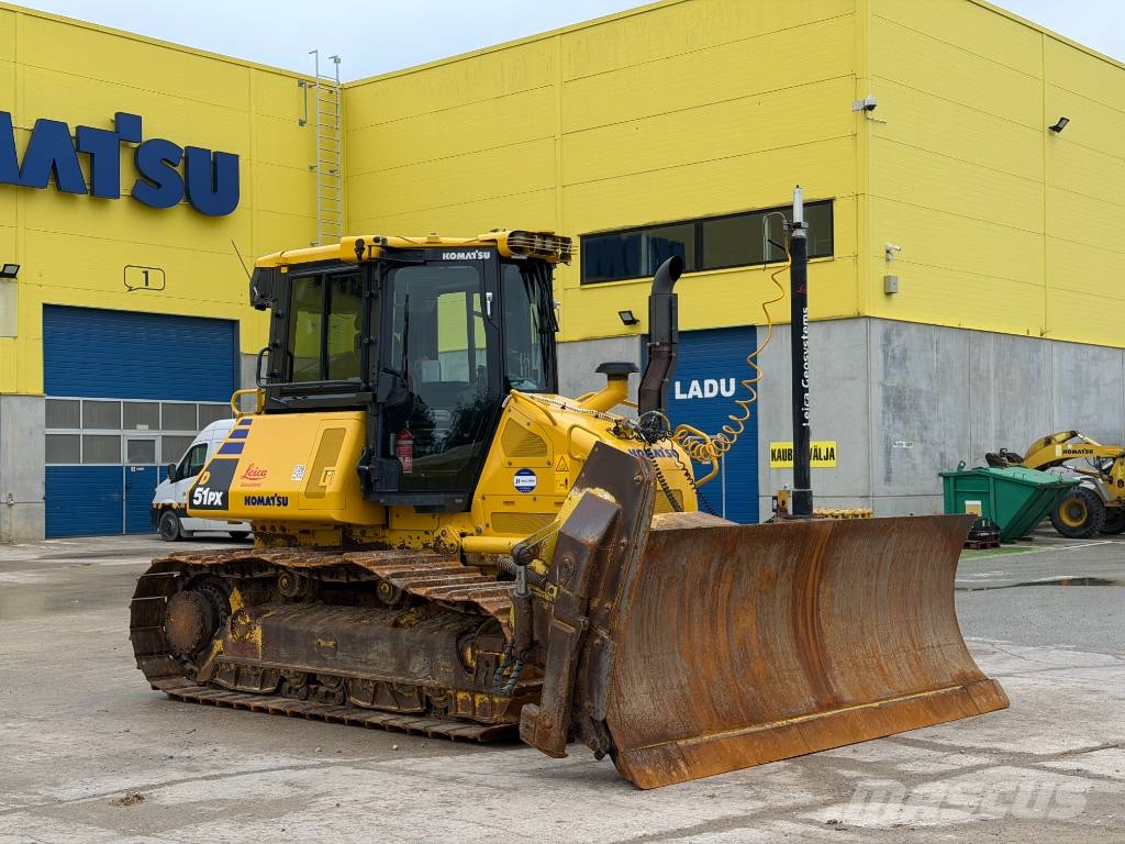 Komatsu D51PX-24 بلدوزرات مجنزرة