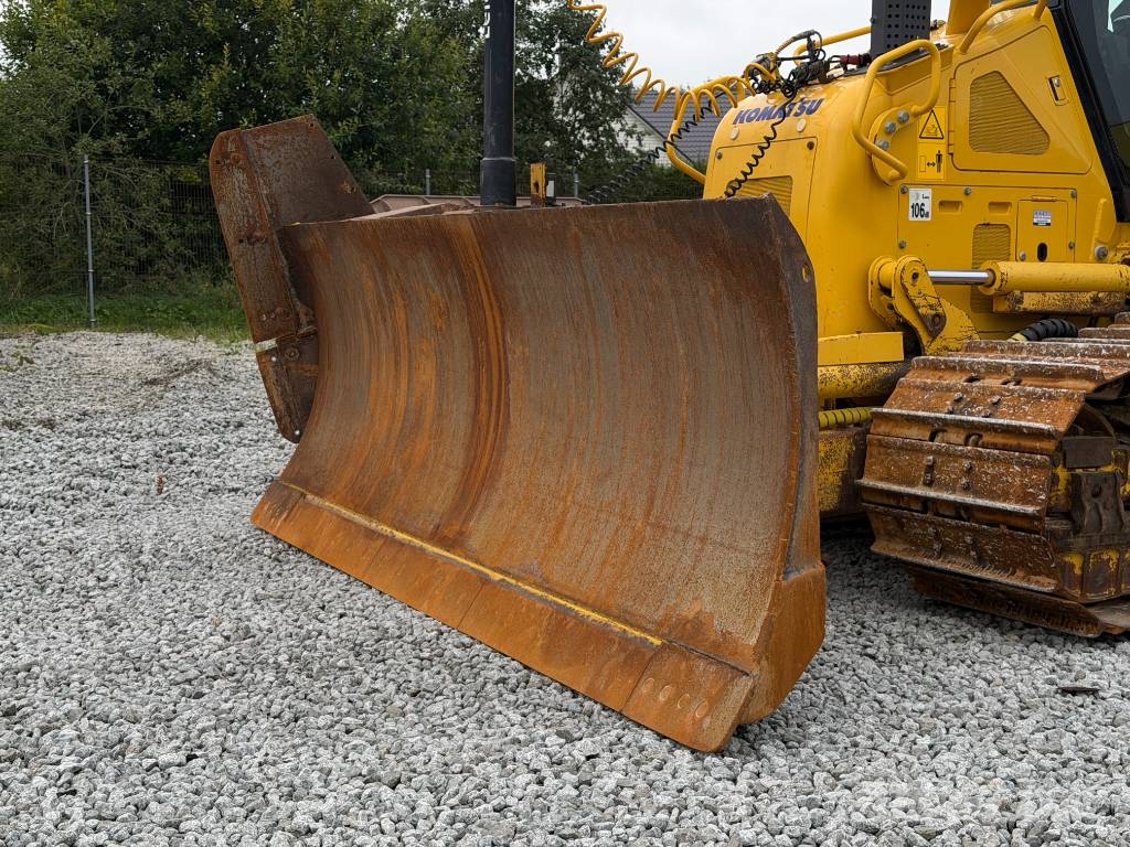 Komatsu D51PX-24 بلدوزرات مجنزرة
