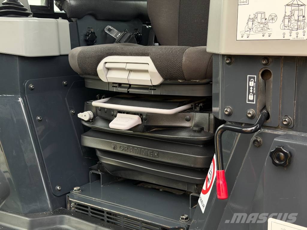 Komatsu D51PX-24 بلدوزرات مجنزرة