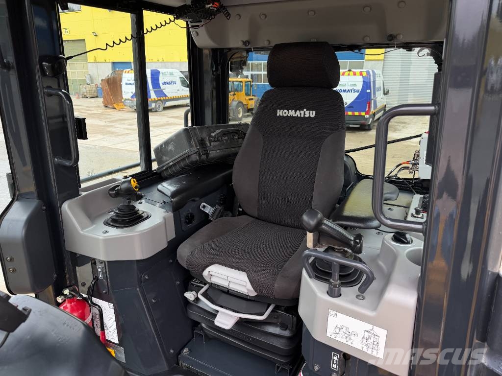 Komatsu D51PX-24 بلدوزرات مجنزرة