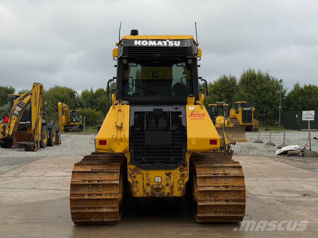 Komatsu D51PX-24 بلدوزرات مجنزرة