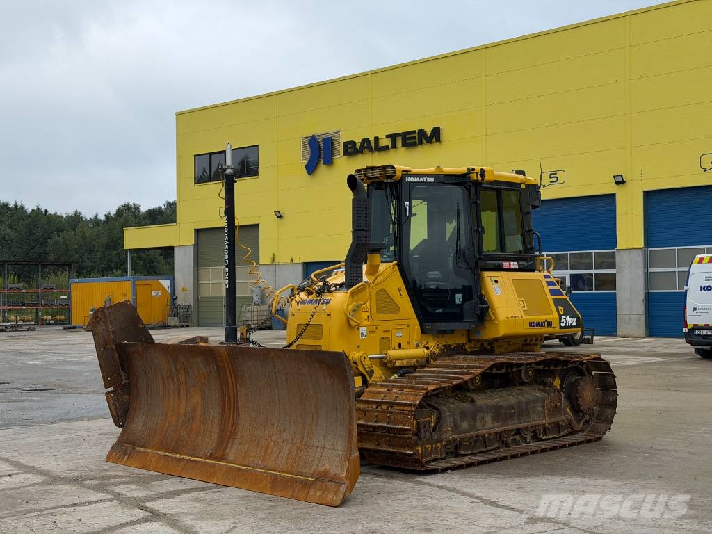 Komatsu D51PX-24 بلدوزرات مجنزرة