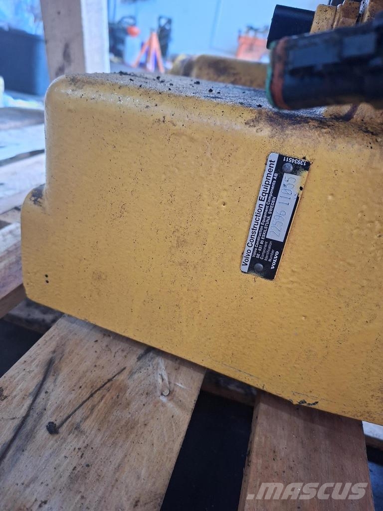 Volvo L180H VOE22596 Transmission 17000H Wheel loaders