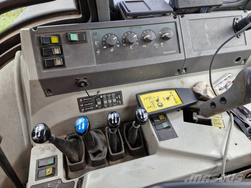 Valtra 8450 Hitech Tractoare