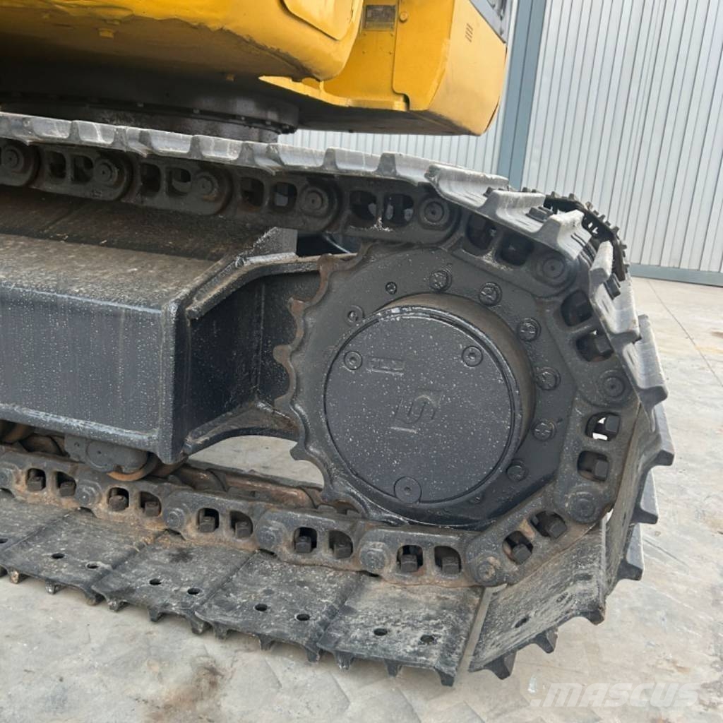 Komatsu PC78 US حفارات زحافة