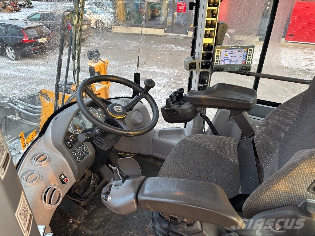 Volvo L 120 H Long Boom / Myyty, Sold 轮式装载机