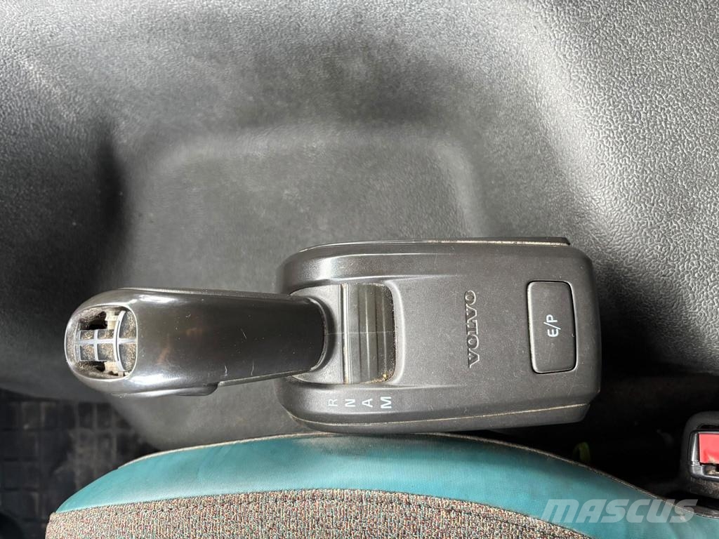 Volvo FM 330 4x2 EURO6 + SIDE OPENING BOX Dobozos teherautók