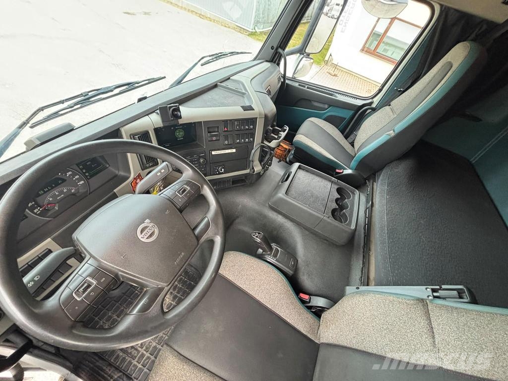 Volvo FM 330 4x2 EURO6 + SIDE OPENING BOX Dobozos teherautók