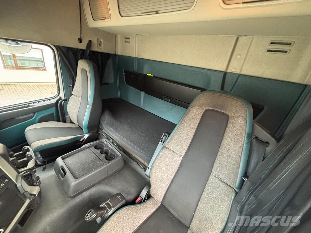 Volvo FM 330 4x2 EURO6 + SIDE OPENING BOX Dobozos teherautók