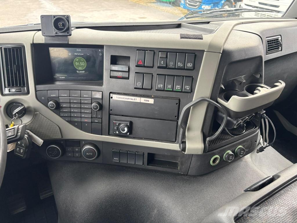 Volvo FM 330 4x2 EURO6 + SIDE OPENING BOX Dobozos teherautók