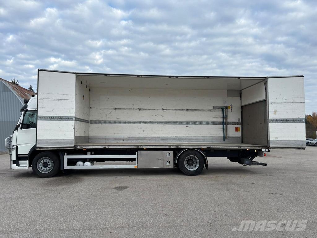 Volvo FM 330 4x2 EURO6 + SIDE OPENING BOX Dobozos teherautók