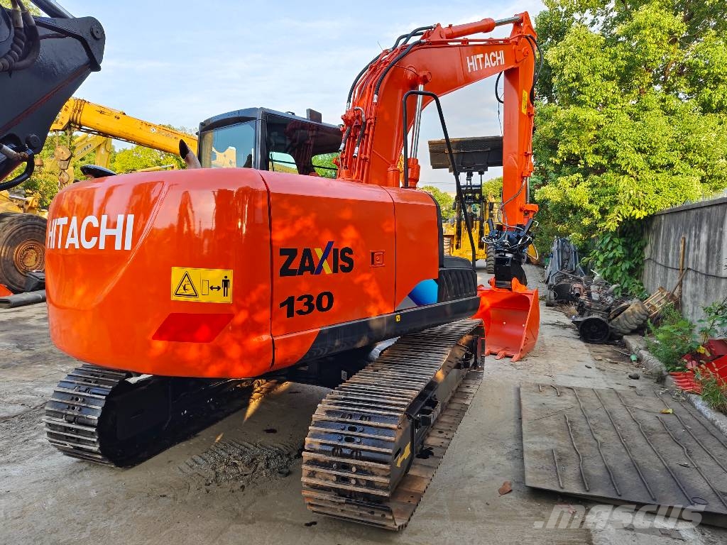 Hitachi ZX130 Bagri goseničarji