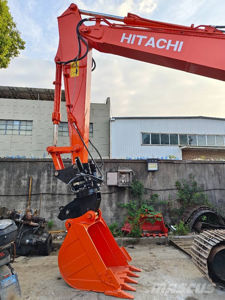 Hitachi ZX130 Bagri goseničarji