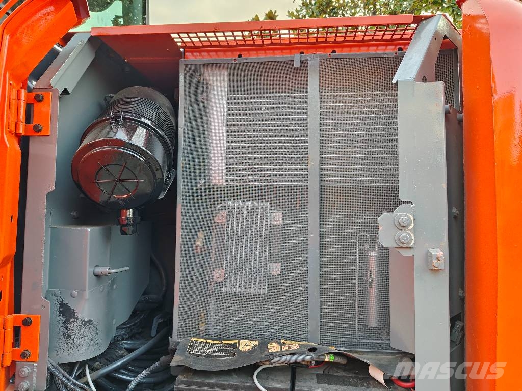 Hitachi ZX130 Bagri goseničarji