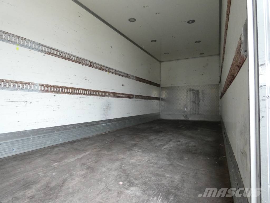 Iveco 180E 28 Camiones con caja de remolque