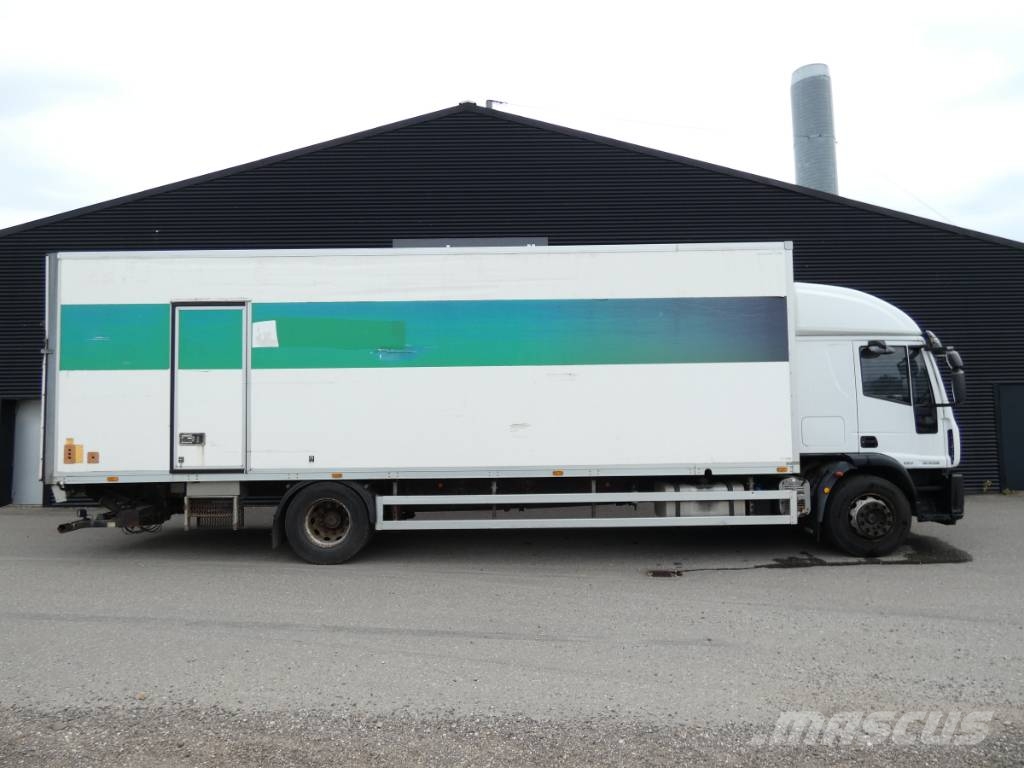 Iveco 180E 28 Camiones con caja de remolque