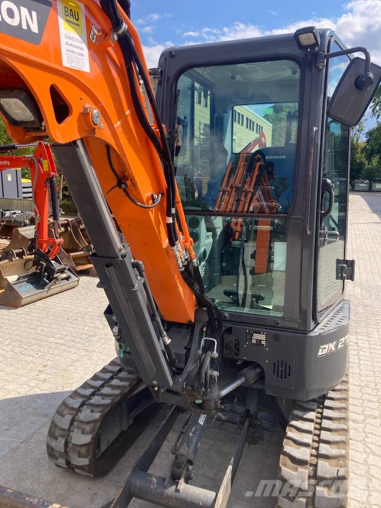 Doosan Kurzheckbagger DX 27 Z-7 Kabine Raupenbagger