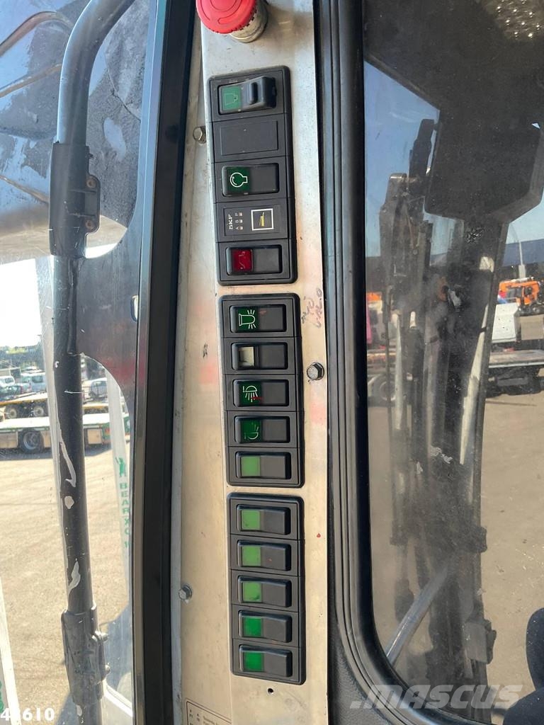 DAF FAD XF 530 8x4 Holzkran Guindastes todo-terreno