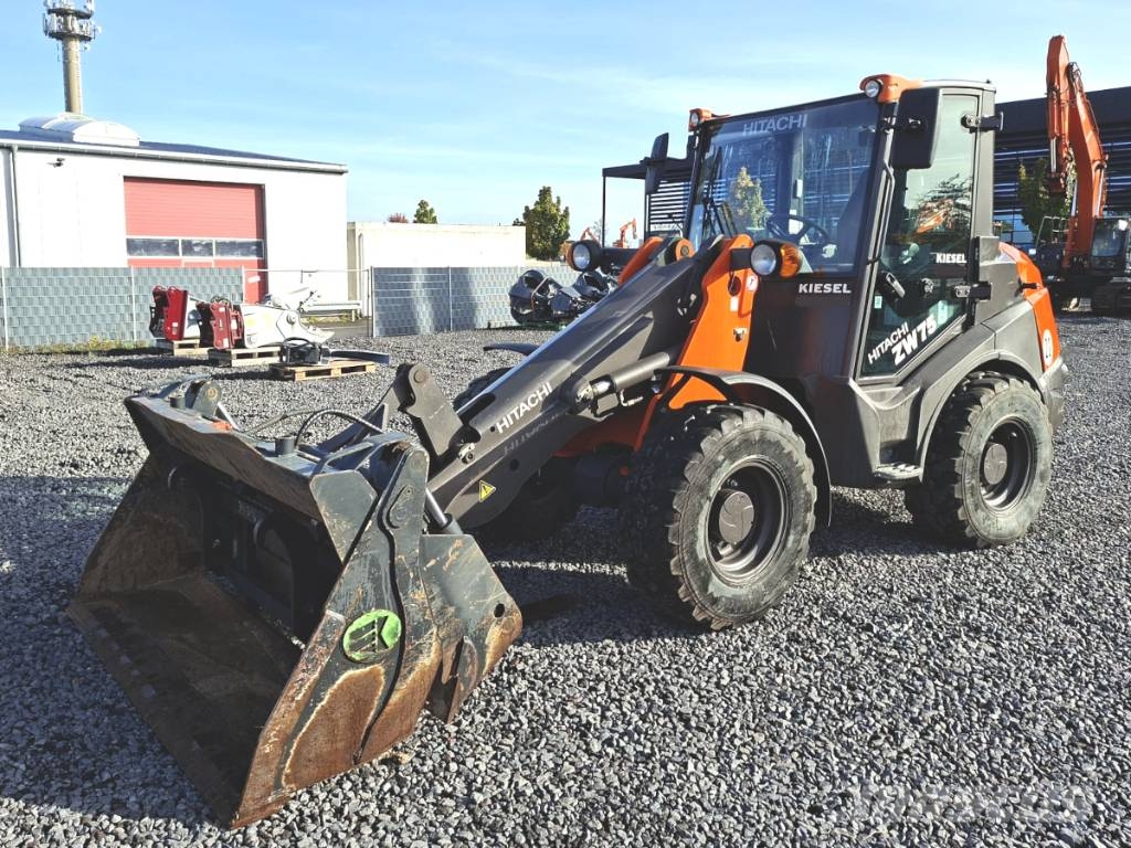 Hitachi ZW 75-6 Lietoti riteņu kompaktiekrāvēji