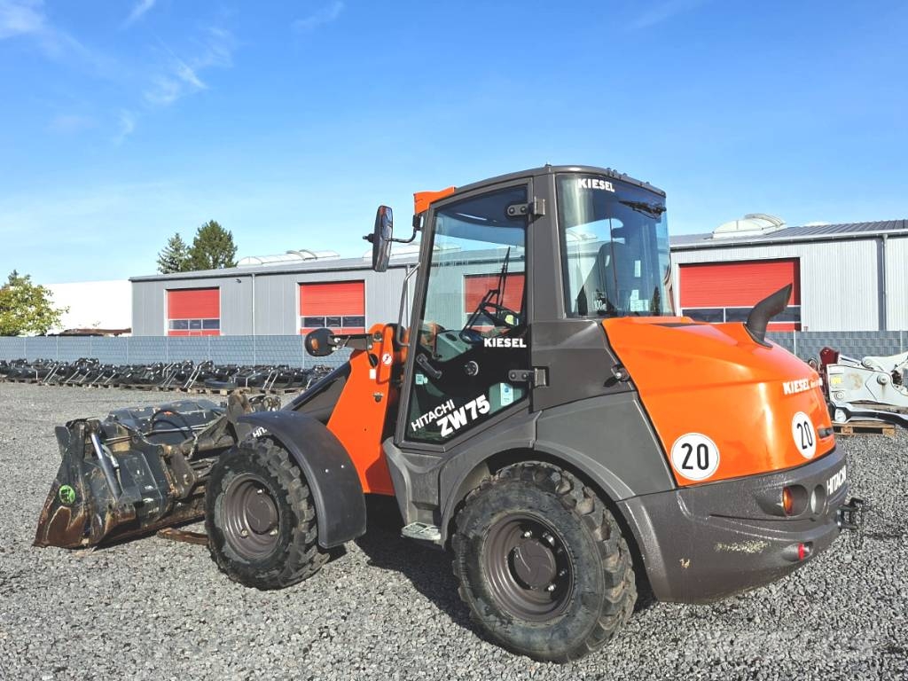 Hitachi ZW 75-6 Lietoti riteņu kompaktiekrāvēji