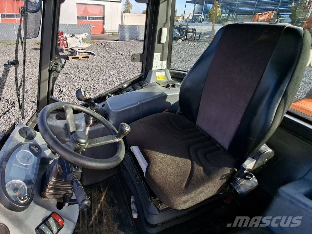 Hitachi ZW 75-6 Lietoti riteņu kompaktiekrāvēji