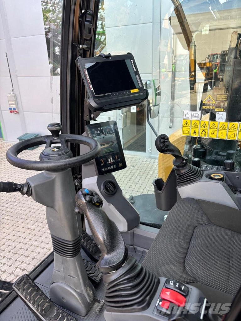 CAT M317 Escavatori gommati